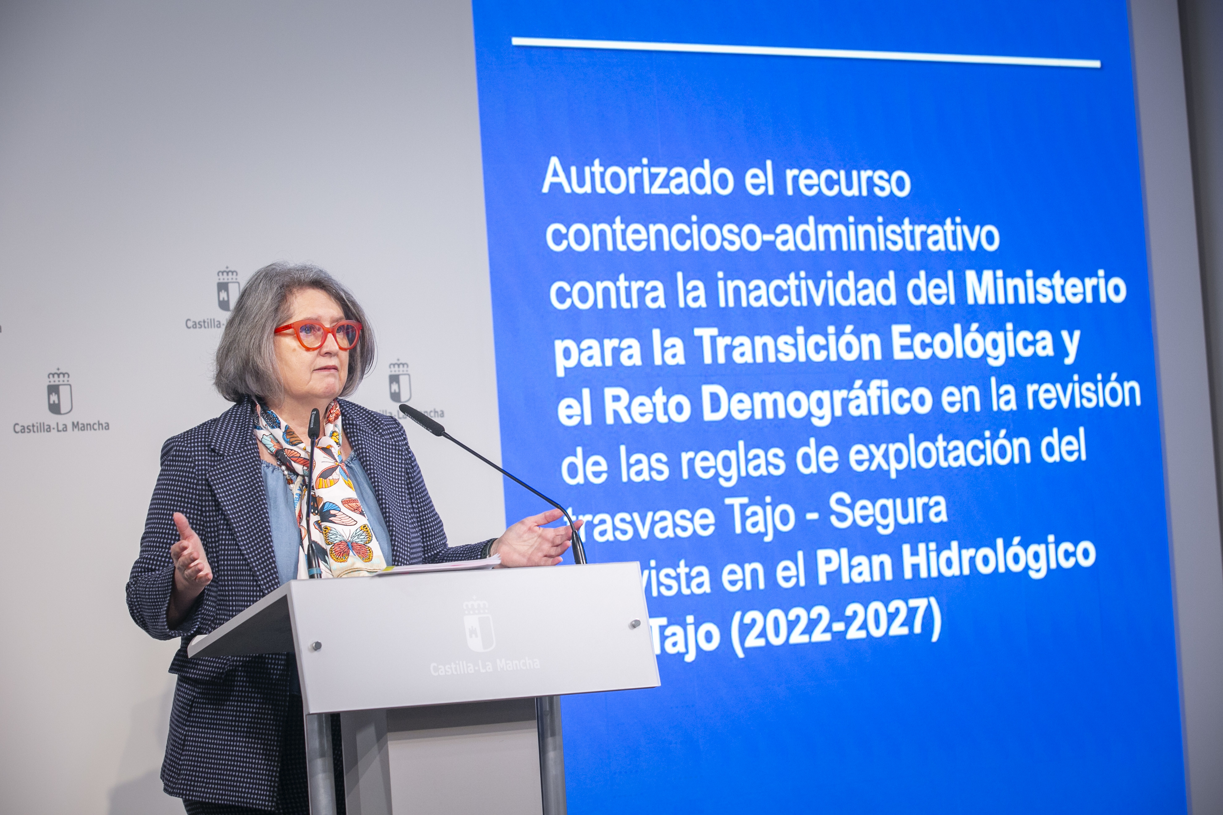 La consejera de Desarrollo Sostenible, Mercedes Gómez, ha informado del acuerdo alcanzado en Consejo de Gobierno por el que se autoriza el recurso contencioso-administrativo contra la inactividad del Ministerio para la Transición Ecológica y el Reto Demográfico en la revisión de las reglas de explotación del trasvase Tajo-Segura prevista en el Plan Hidrológico del Tajo 2022-2027.