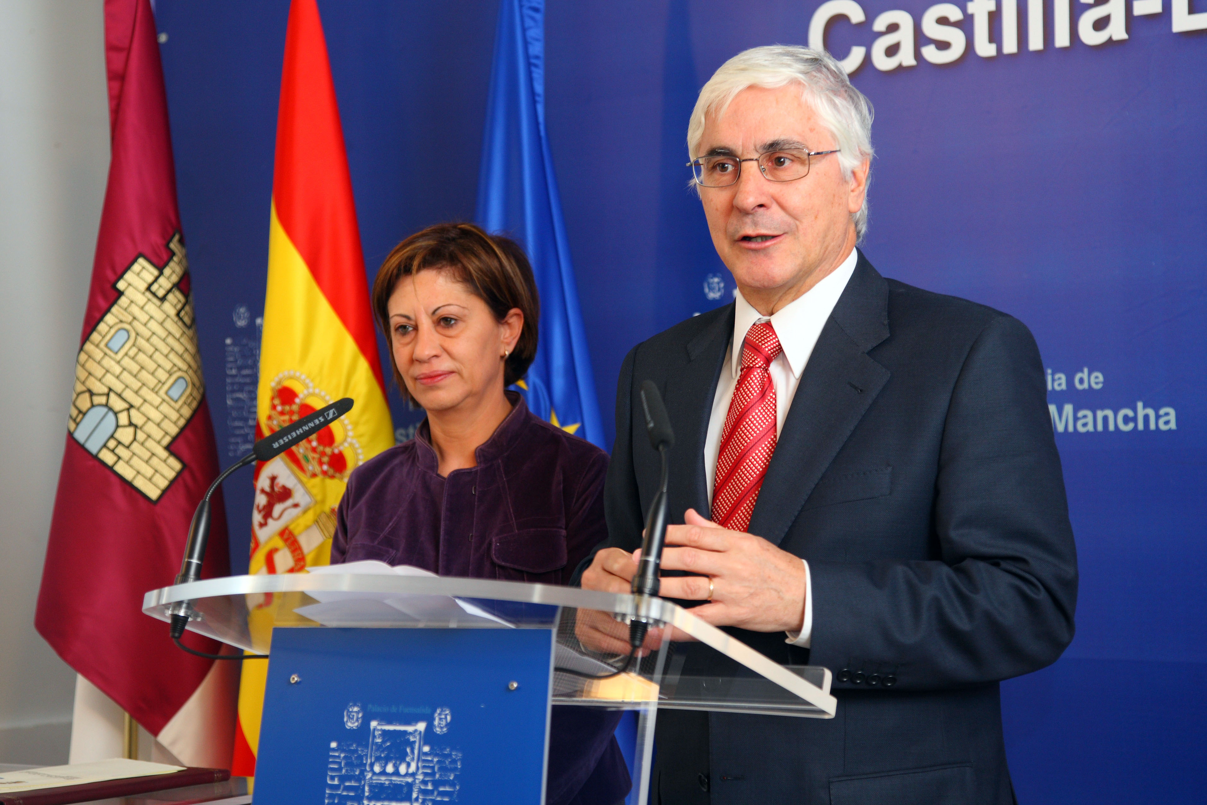 Barreda y Elena Espinosa responden a preguntas de los periodistas tras  firmar el convenio Red Natura 2000 | Gobierno de Castilla-La Mancha