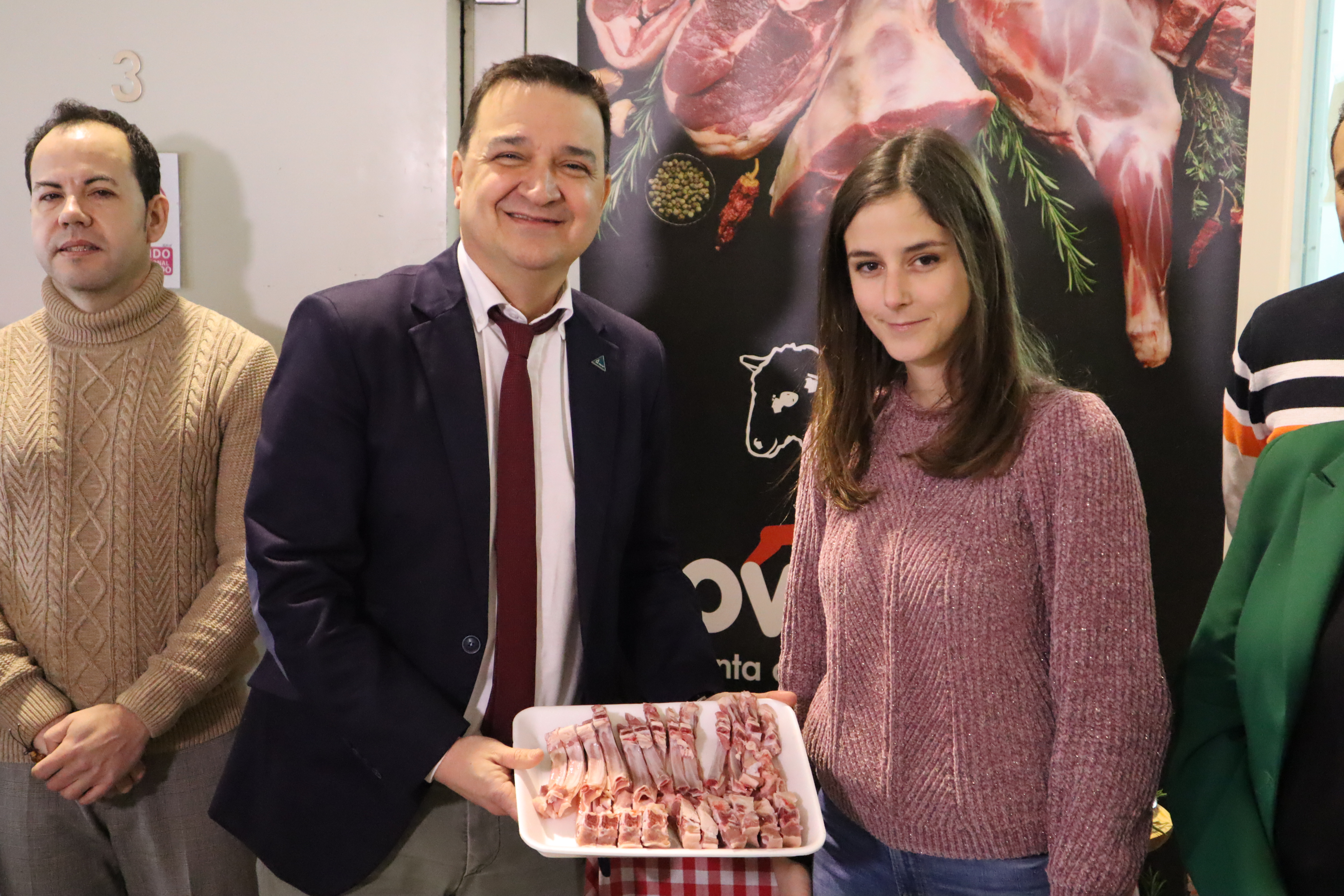 El consejero de Agricultura, Agua y Desarrollo Rural, Francisco Martínez  Arroyo, visita el proyecto empresarial familiar que encabeza la joven  ganadera Alba Marchant | Gobierno de Castilla-La Mancha