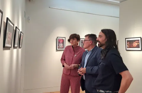 Inauguración de la exposición 'Japón en verso', que puede visitarse hasta el 23 de mayo en la Casa Perona.