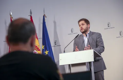 El consejero de Fomento, Nacho Hernando, ha informado de los acuerdos alcanzados en Consejo de Gobierno relacionados con su departamento.