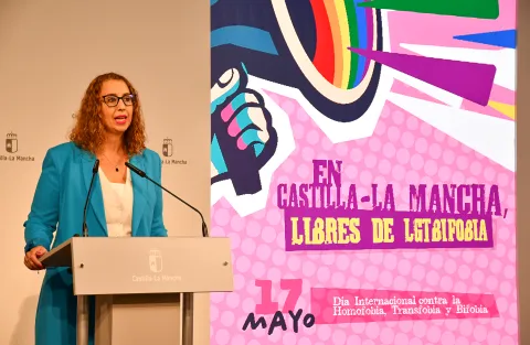La consejera de Igualdad, Sara Simón, presenta los primeros reconocimientos por el Día contra la LGTBIfobia, en el Palacio de Fuensalida.
