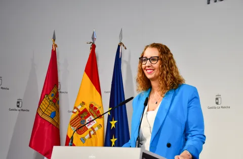La consejera de Igualdad, Sara Simón, presenta los primeros reconocimientos por el Día contra la LGTBIfobia, en el Palacio de Fuensalida