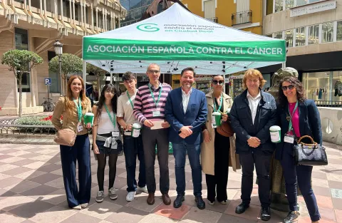 Agustín Espinosa en la cuestación anual de la AECC