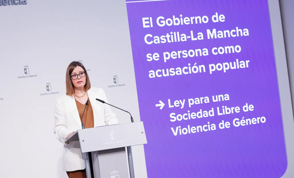 Como viene ocurriendo cada vez que acontece un asesinato machista en la región, el Ejecutivo regional ya ha anunciado que se personará como acusación particular. Ha sido uno de los acuerdos alcanzados en el último Consejo de Gobierno y del que ha dado cuenta la consejera Portavoz.
