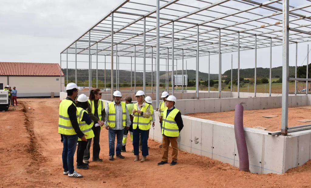 La delegada de la Junta, Marian López, visita las obras del nuevo Centro de Recuperación de la Fauna Silvestre en Cuenca.
