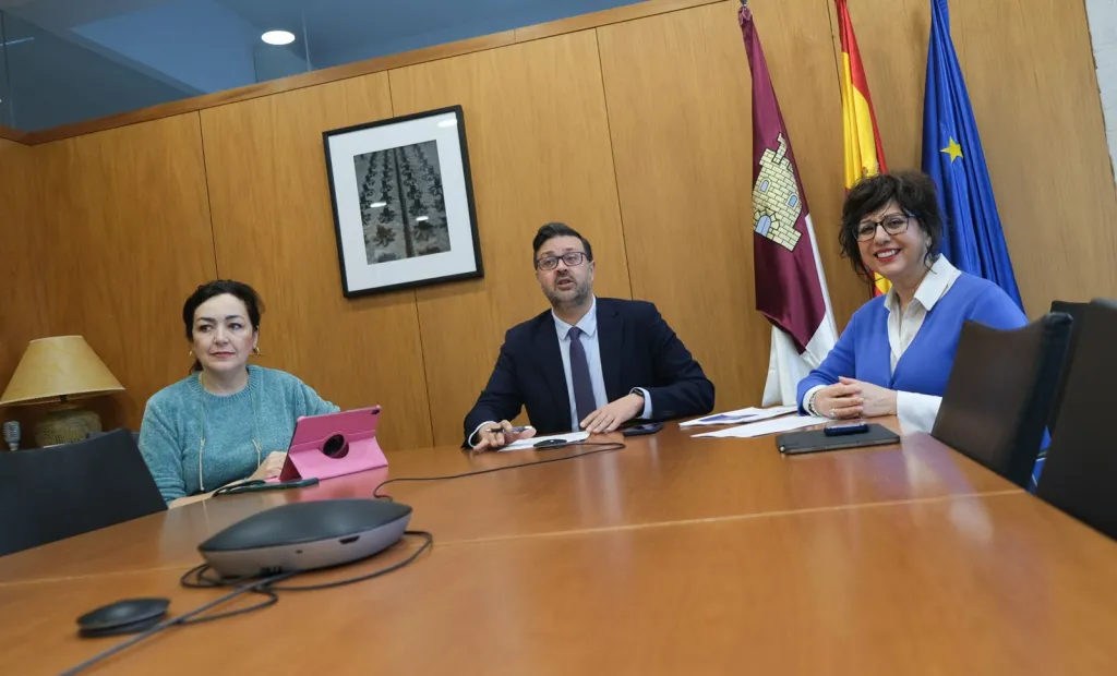 El consejero de Educación, Cultura y Deportes, Amador Pastor, ha participado en esta jornada, que ha reunido a cerca de 2.400 docentes de Audición y Lenguaje y Pedagogía Terapéutica de toda Castilla-La Mancha.