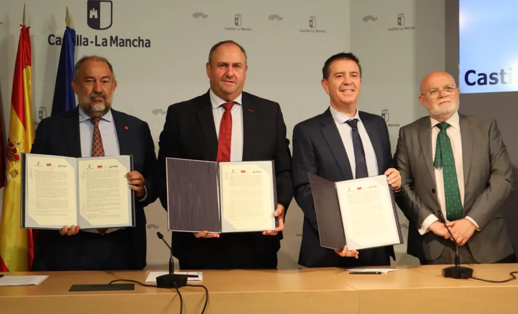 Firma del convenio de colaboración para la realización del proyecto de innovación Reto Agua
