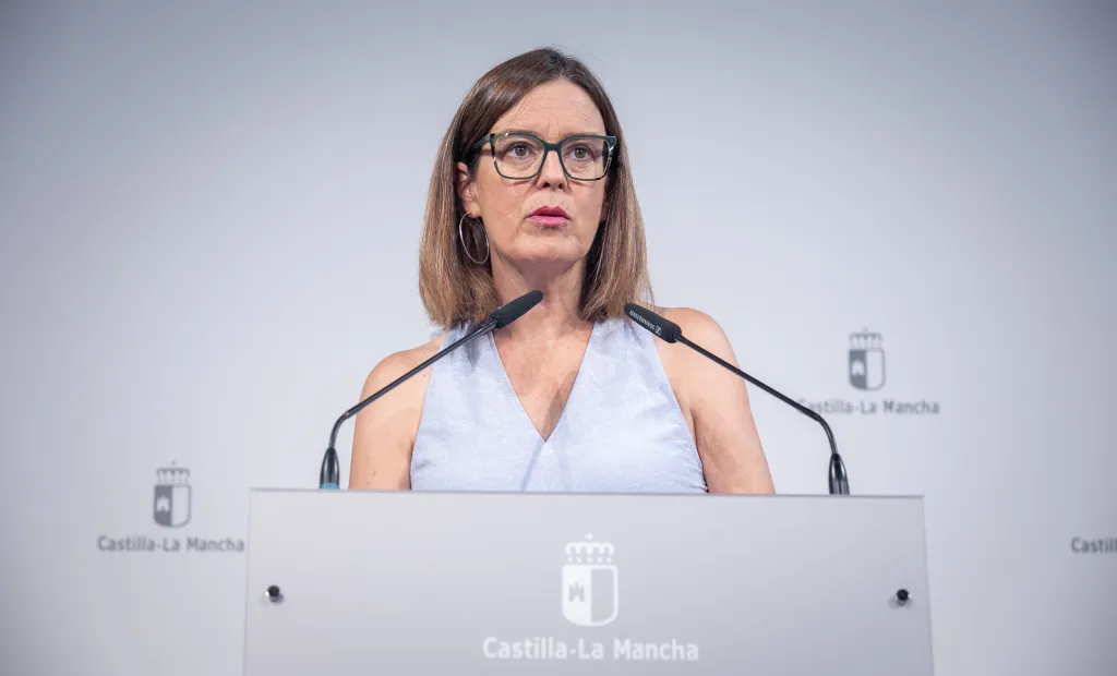 El Gobierno de Castilla-La Mancha ha desplegado un amplio dispositivo sanitario extraordinario para dar respuesta a las necesidades asistenciales derivadas del incendio forestal que afecta a las provincias de Toledo, Ávila y Madrid, “un despliegue ajustado a las necesidades” y del que ha dado cuenta hoy la consejera Portavoz, Esther Padilla.