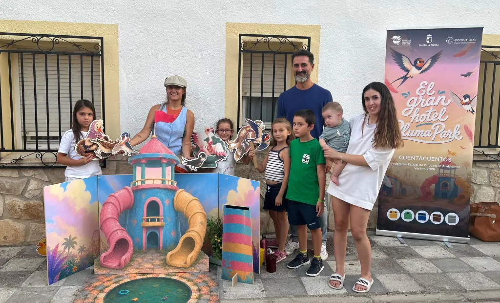 El delegado provincial de Desarrollo Sostenible, José Ignacio Benito, ha asistido en Zarzuela a una de las representaciones incluidas en la programación estival de Educación Ambiental.