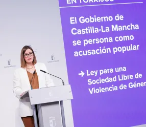 Como viene ocurriendo cada vez que acontece un asesinato machista en la región, el Ejecutivo regional ya ha anunciado que se personará como acusación particular. Ha sido uno de los acuerdos alcanzados en el último Consejo de Gobierno y del que ha dado cuenta la consejera Portavoz.