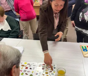 La Consejera de Bienestar Social durante su visita al Centro de Mayores Puertollano I