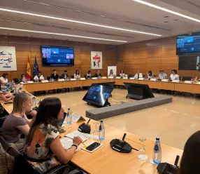 El Gobierno de Castilla-La Mancha ha valorado positivamente la propuesta presentada hoy por el Ministerio de Derechos Sociales, Consumo y Agenda 2030 en el Consejo Territorial de Servicios Sociales y del Sistema para la Autonomía y Atención a la Dependencia para incrementar la financiación estatal del denominado nivel acordado, al considerar que supone un avance hacia una mayor corresponsabilidad institucional en el sostenimiento del Sistema para la Autonomía y Atención a la Dependencia.