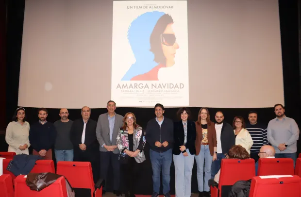 El Gobierno de Castilla-La Mancha abre las puertas de la región a Pedro Almodóvar para volver a rodar en su tierra y seguir proyectándola al mundo