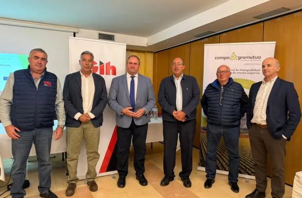 El consejero Julián Martínez Lizán durante la jornada Seguros Agrarios y Agropecuarios