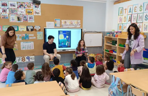 Nazareth Rodrigo visita el CEIP Gregorio Marañón