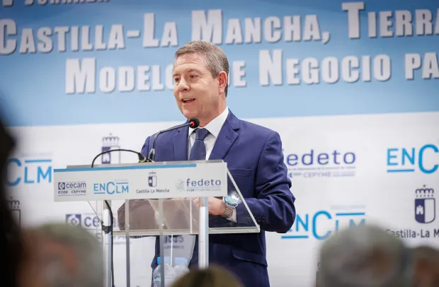 El presidente de Castilla-La Mancha, Emiliano García-Page, inaugura, en la sede de FEDETO en Toledo, la Jornada ‘Castilla-La Mancha, Tierra de Oportunidades. Modelos de negocio para el siglo XXI’, que organiza el periódico digital ENCLM.