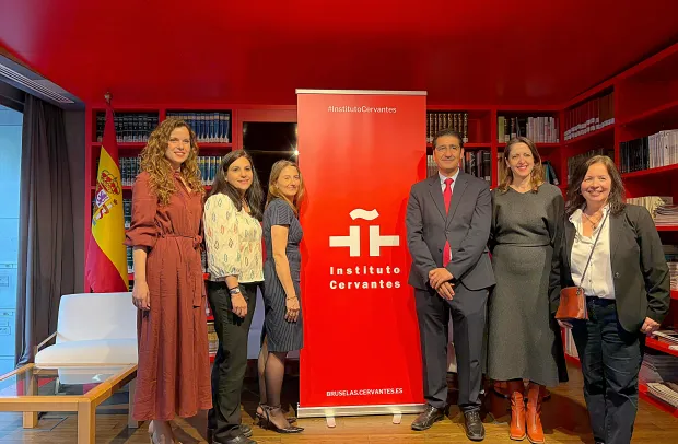 El vicepresidente segundo del Gobierno de Castilla-La Mancha, José Manuel Caballero, ha defendido la gastronomía manchega y los alimentos de calidad que se producen en la región y que ya aparecían en El Quijote. Lo ha hecho desde la presentación del libro ‘Recetario de cocina cervantina, entre gachas y gigantes’, de Patricia Morales y Marián Cruz que ha tenido lugar esta tarde en el Instituto Cervantes de Bruselas.
