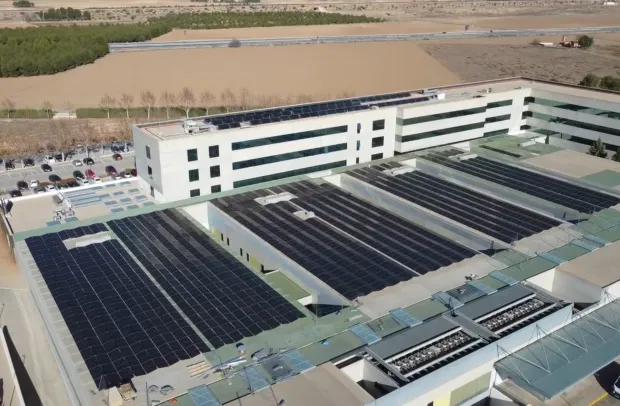 El Servicio de Salud de Castilla-La Mancha (SESCAM) está desarrollando un ambicioso programa de actuaciones para mejorar la eficiencia energética de sus infraestructuras sanitarias, con una inversión superior a 26 millones de euros cofinanciada a través de fondos europeos FEDER en un 85 por ciento.