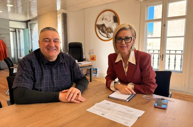 La delegada de la Junta, Marian López, ha mantenido un encuentro con Ángel García Redondo, director del Departamento de Kuo-Shu de la Federación Madrileña de Lucha y responsable de la Escuela Wu Tao de Cuenca