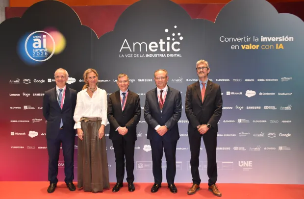 El consejero de Hacienda, Administraciones Públicas y Transformación Digital, Juan Alfonso Ruiz Molina, clausura la primera jornada del Foro AMETIC AI Summit 2026, que tiene lugar en la sede del Banco Santander. (Fotos: JCCM)