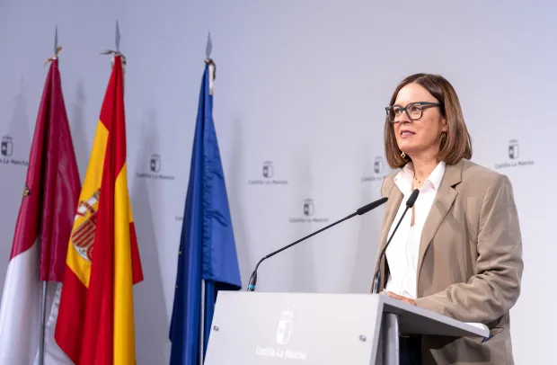 El Ejecutivo regional sigue trabajando para mejorar las condiciones de climatización de centros escolares de la Comunidad Autonómica. Para ello, y como ha señalado la consejera Portavoz, Esther Padilla, el Gobierno ha dado el visto bueno a una transferencia de casi 2,7 millones de euros para continuar con el plan de climatización en centros de Educación Secundaria y de Educación Especial de Castilla-La Mancha.