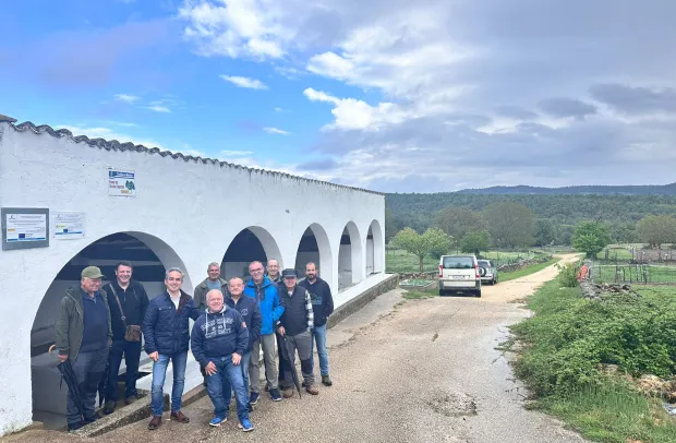 El delegado provincial de Agricultura, Ganadería y Desarrollo Rural ha visitado las comunidades de regantes ‘San Isidro’, en Huerta del Marquesado, y ‘Río Laguna y Novatío’, en Campillos Sierra