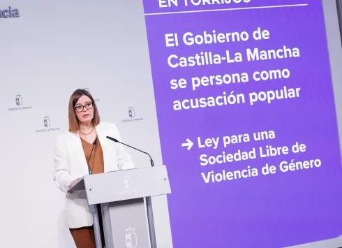 Como viene ocurriendo cada vez que acontece un asesinato machista en la región, el Ejecutivo regional ya ha anunciado que se personará como acusación particular. Ha sido uno de los acuerdos alcanzados en el último Consejo de Gobierno y del que ha dado cuenta la consejera Portavoz.