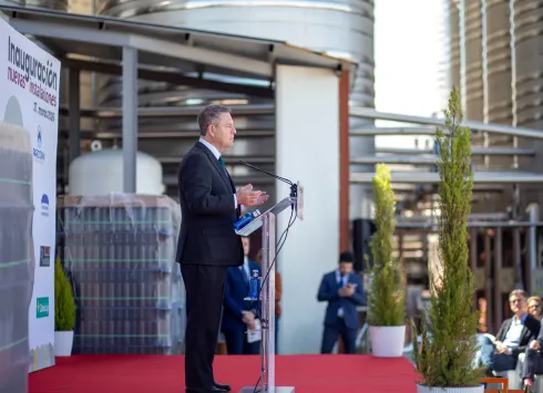 García-Page, durante la inauguración de las nuevas instalaciones de la ´Bodega Cooperativa Santiago Apóstol’