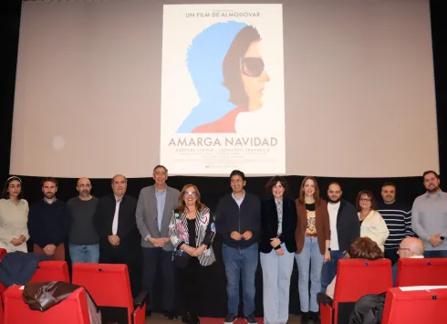 El Gobierno de Castilla-La Mancha abre las puertas de la región a Pedro Almodóvar para volver a rodar en su tierra y seguir proyectándola al mundo