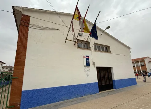 Fachada del CEIO 'Adolfo Martínez Chicano' de Las Pedroñeras, en Cuenca.