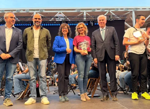 La viceconsejera de Educación, Universidades e Investigación, Mar Torrecilla, ha asistido al evento ´Illescas canta´, que se ha celebrado en el Espacio Escénico Cubierto de Illescas.