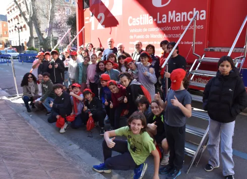 El Colegio Público de Educación Infantil y Primaria (CEIP) ‘Ramón y Cajal’ de Cuenca ha recibido esta mañana la visita del Servicio de Atención y Coordinación de Urgencias y Emergencias 1-1-2 de Castilla-La Mancha