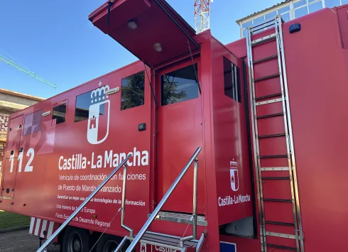 El Servicio de Atención y Coordinación de Urgencias y Emergencias 1-1-2 de Castilla-La Mancha, organismo perteneciente a la Consejería de Hacienda, Administraciones Públicas y Transformación Digital, ha coordinado la ayuda de los grupos de intervención en emergencias en los 235 accidentes de tráfico graves que se contabilizaron durante el año pasado en la región, y en los que fallecieron un total de 74 personas.