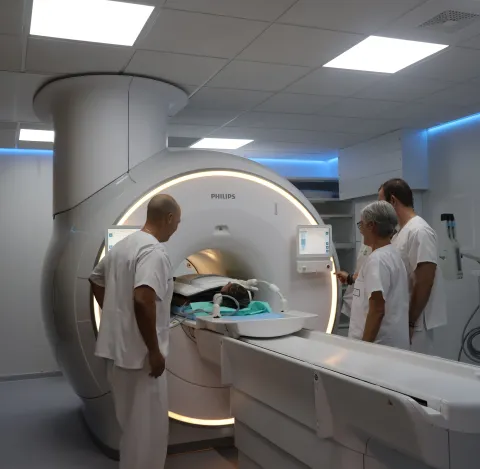 El Gobierno regional adjudica la renovación de las resonancias magnéticas de los hospitales de Alcázar de San Juan y Talavera de la Reina