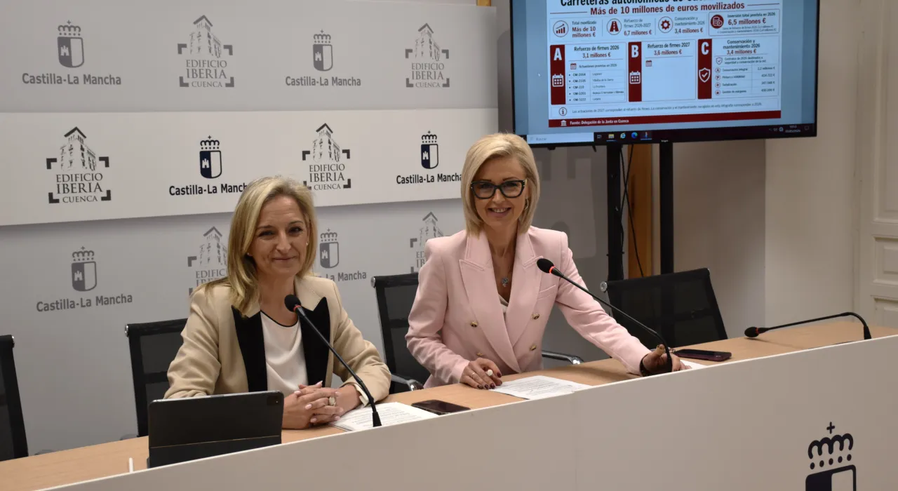 La delegada de la Junta, Marian López, y responsable de Fomento, Ana Ponce, han presentado la planificación de actuaciones de refuerzo de firmes y conservación en la red autonómica de carreteras de la provincia para 2026 y 2027