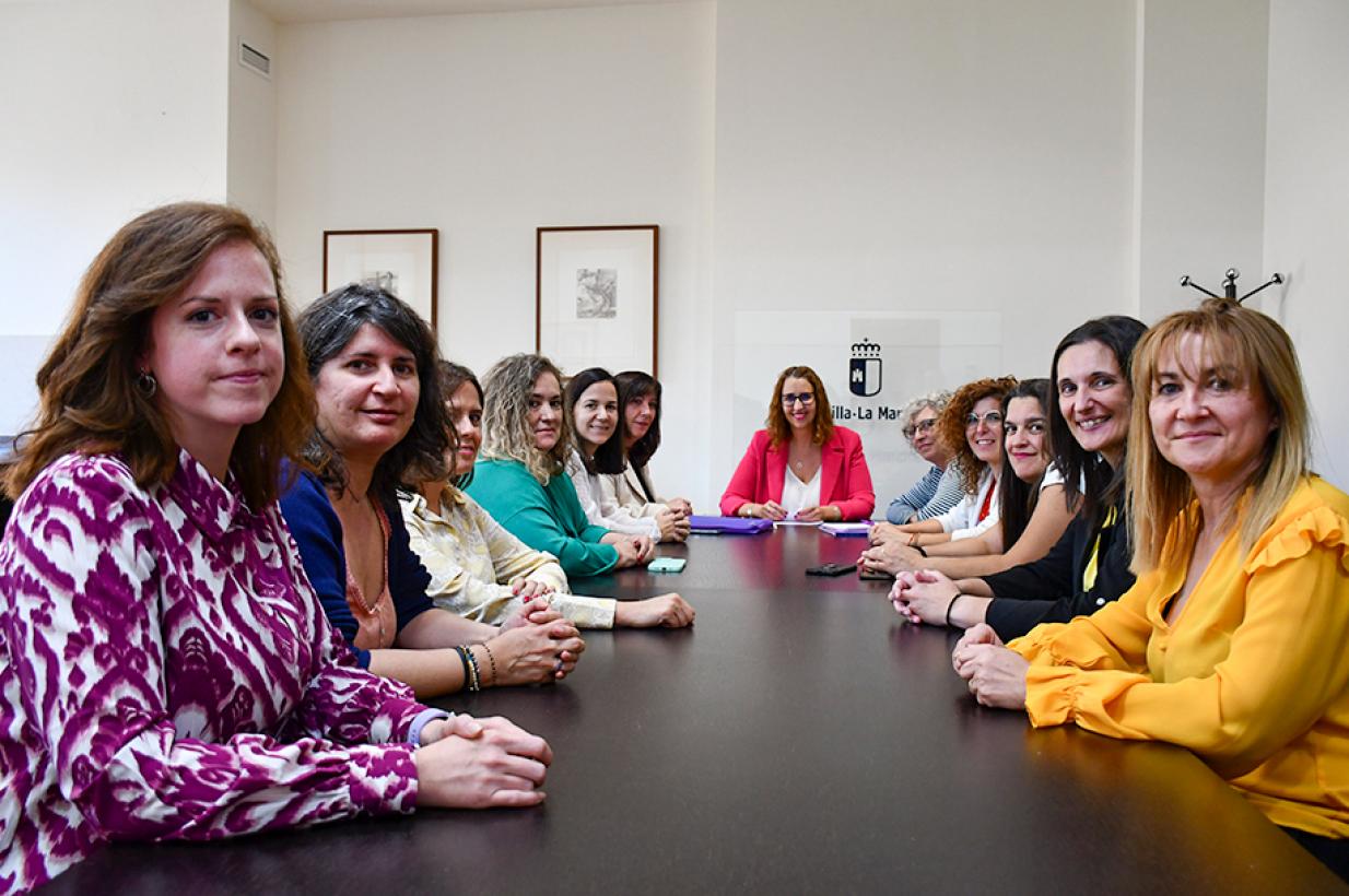 Imagen del artículo El Gobierno de Castilla-La Mancha y FADEMUR crearán nuevas vías de colaboración para potenciar el emprendimiento femenino en el mundo rural
