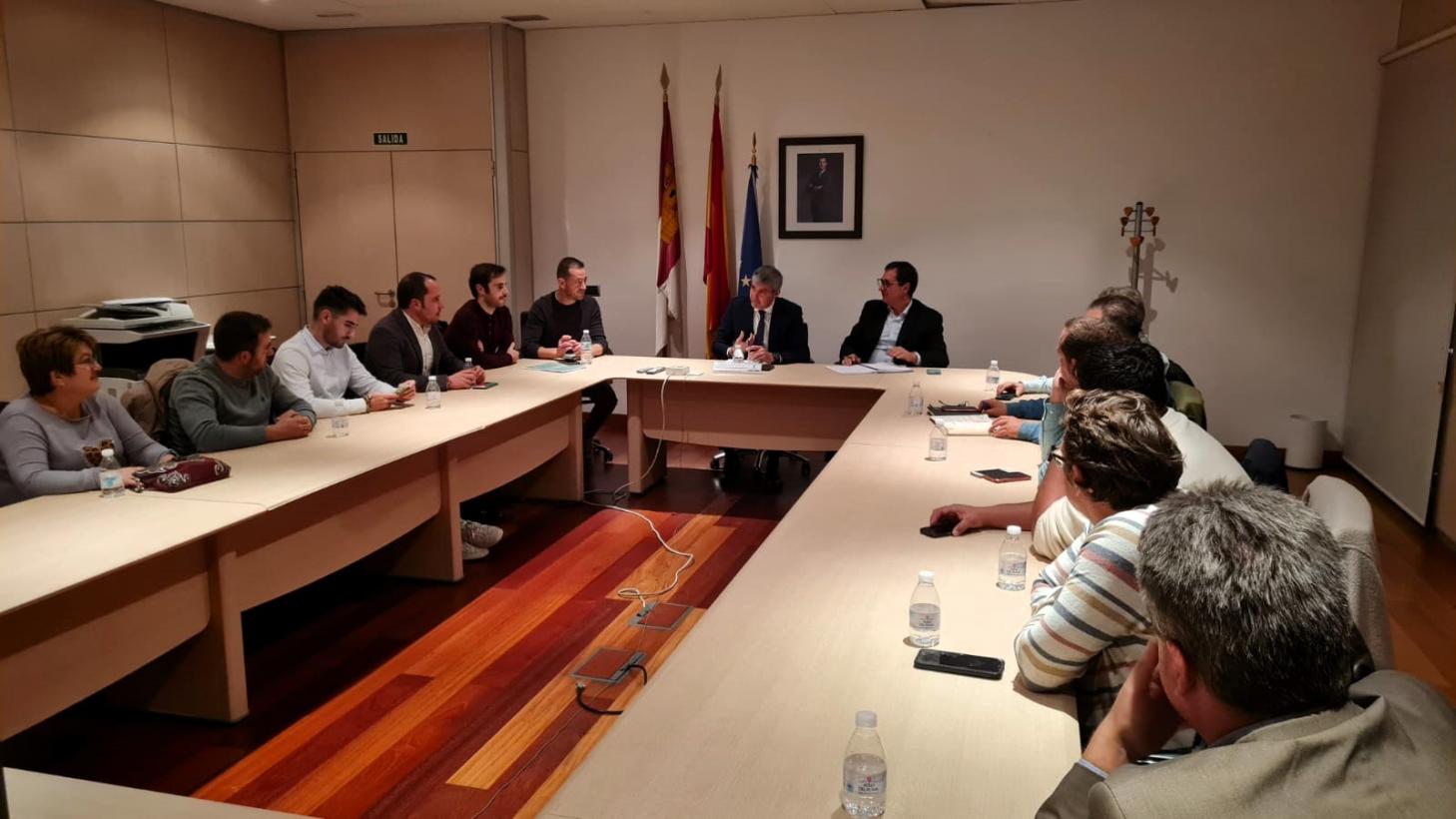 Image 1 of article El delegado de la Junta en Toledo mantiene una reunión de trabajo con alcaldes de la comarca de la Sierra de San Vicente
