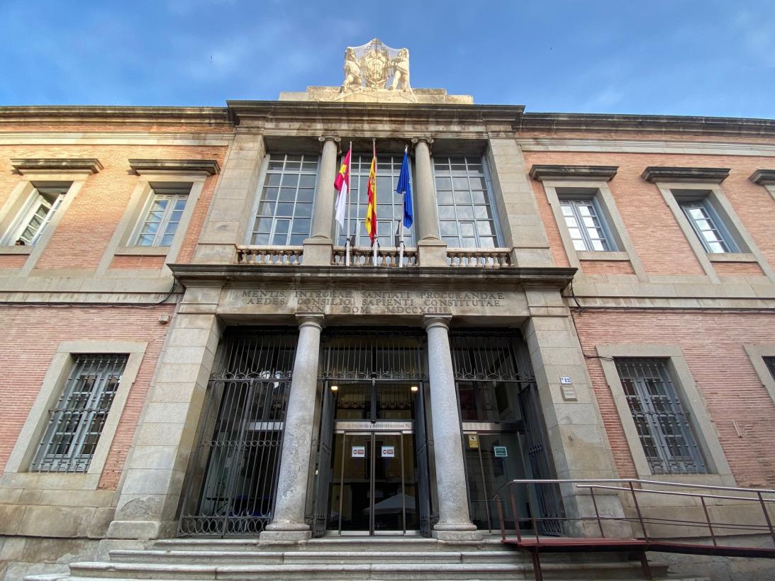 Imagen del artículo Castilla-La Mancha sigue siendo la segunda Comunidad Autónoma que más ha reducido el peso de la deuda publica en los últimos cuatro años