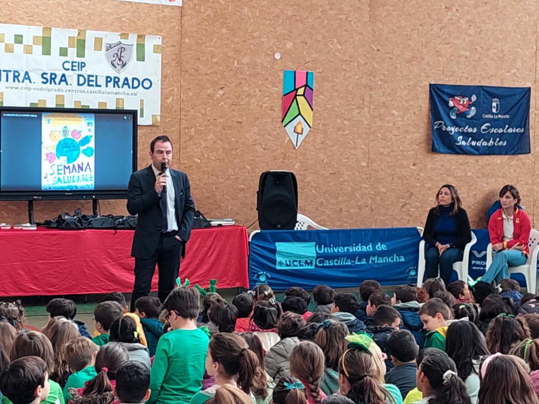Imagen del artículo Los más de 400 estudiantes del CEIP Ntra. Señora del Prado de Talavera participan en actividades saludables promovidas por el Gobierno regional