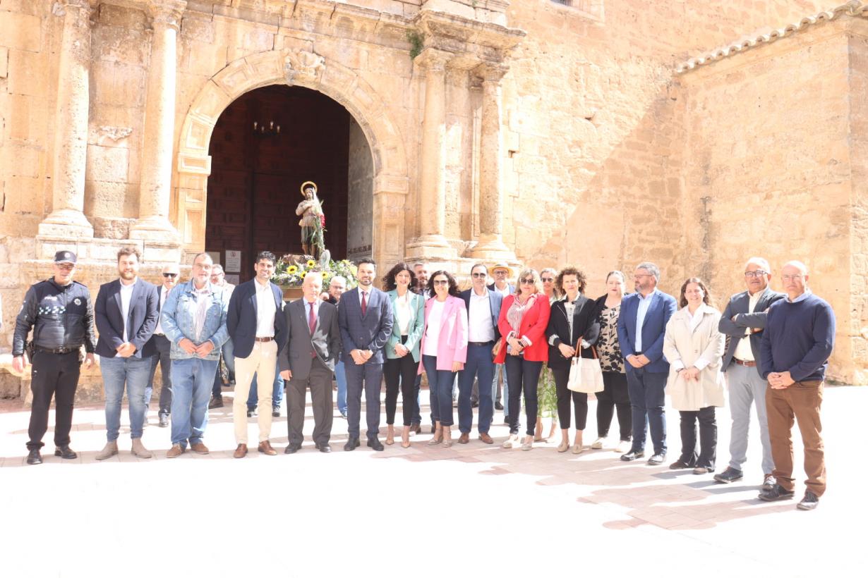 Image 0 of article El delegado provincial de Fomento asiste a la festividad de San Isidro en Tarazona de La Mancha