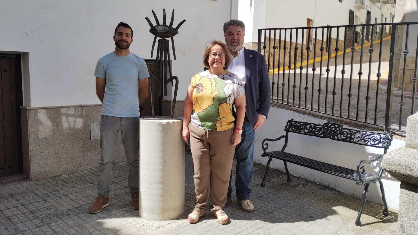 Image 0 of article El Gobierno regional destaca la importancia de la mujer en el arte rupestre como queda reflejado en la escultura 'La Paridera' de Fuencaliente