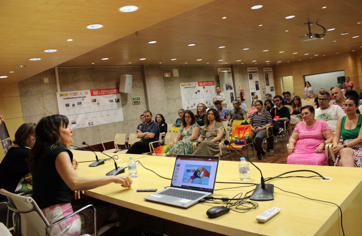 Image 2 of article Blanca Fernández garantiza que el Gobierno regional seguirá poniendo en marcha iniciativas que faciliten la vida a las personas LGTBI y luchando contra los discursos del odio
