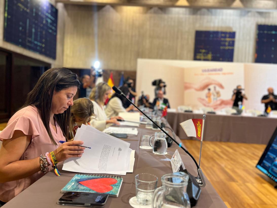 Image 2 of article El Gobierno de Castilla-La Mancha ratifica el acuerdo de colaboración para la protección y acogida de menores no acompañados en nuestro territorio