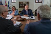  El vicepresidente de Castilla-La Mancha, José Luis Martínez Guijarro, ha mantenido una reunión con la presidenta de la FEMP en Castilla-La Mancha, Agustina García Élez.