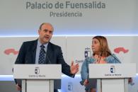  El vicepresidente de Castilla-La Mancha, José Luis Martínez Guijarro, ha mantenido una reunión con la presidenta de la FEMP en Castilla-La Mancha, Agustina García Élez.
