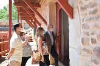 El director general de Programas de Empleo, José Luis Cabezas, visita a los trabajadores del Plan de Empleo de Santa Cruz Mudela que realizan trabajos de mejora en la plaza de toros de ‘Las Virtudes’ 