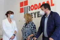 La consejera de Igualdad y portavoz del Gobierno regional, Blanca Fernández, visita en La Roda la empresa Rodacal Beyem S.L. 