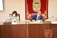 La consejera de Economía, Empresas y Empleo, Patricia Franco, asiste a la firma del convenio para la adhesión del Ayuntamiento de Albacete a la Red Adelante Autoempleo, en el Salón de Plenos del Ayuntamiento de Albacete.
