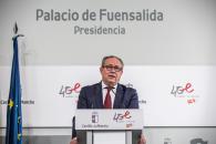 El consejero de Hacienda y Administraciones Públicas, Juan Alfonso Ruiz Molina, informa sobre los acuerdos del Consejo de Gobierno relacionados con su departamento